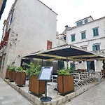 Festa Apartments & Rooms