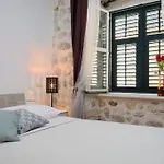 Festa Apartments & Rooms