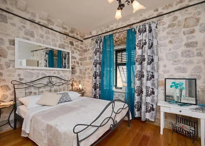 Festa Apartments & Rooms