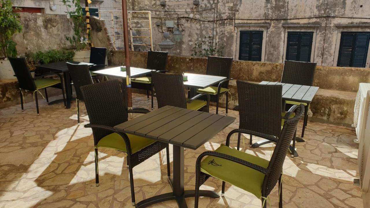 Apartman Festa & *